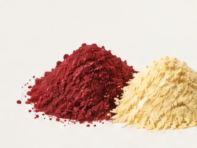 Red B12 and yellow folate powders